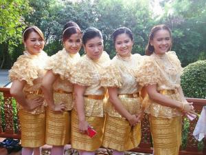 ชุดไทยเพื่อนเจ้าสาว เช่าที่แบมบี้ เวดดิ้ง ห้วยขวาง